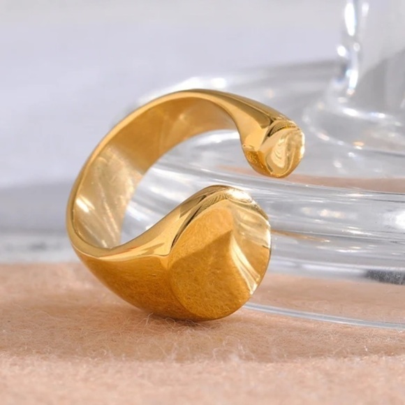 New Unique Gold Geometric Ring - Picture 9 of 13